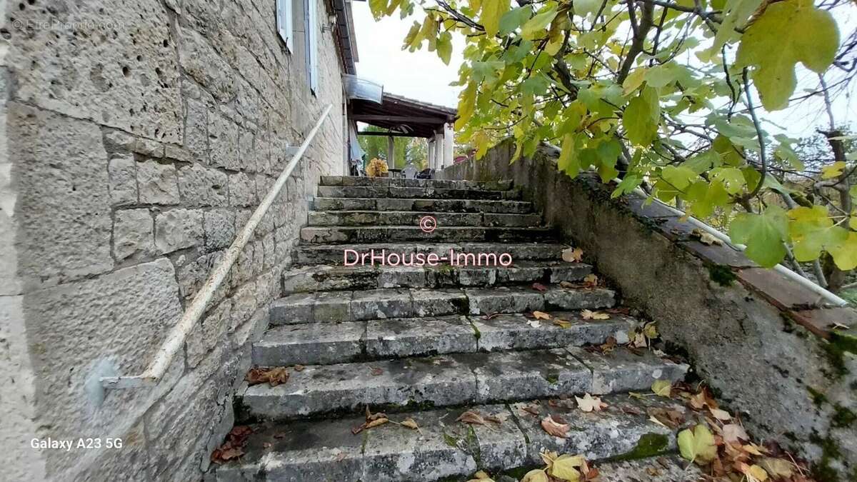 Maison 210 m² à Cieurac  - photo 6