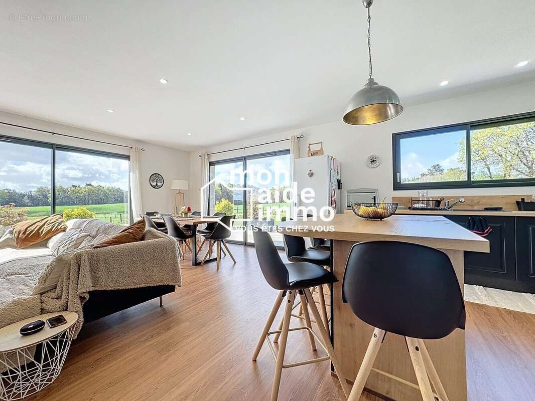 Maison à SAINT-MARTIN-DE-FRESSENGEAS