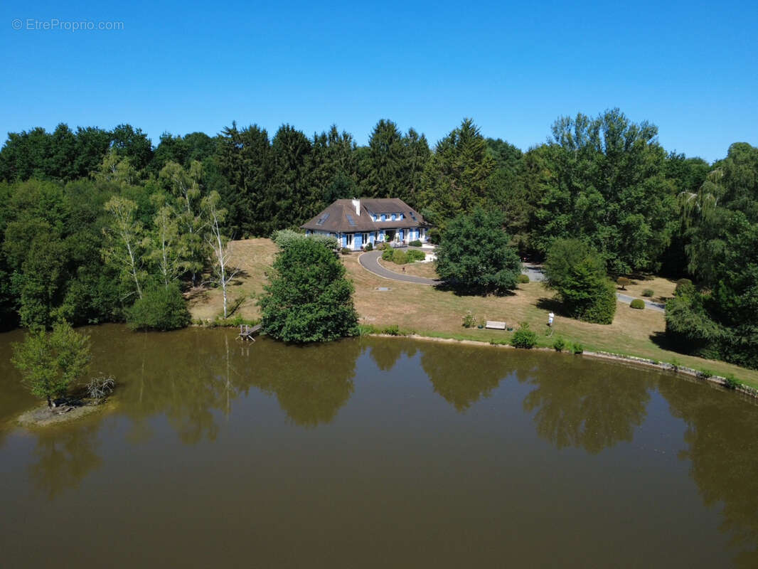 Coussac Bonneval Propriété exceptionnelle avec étang et 2.86 hectares sans voisinage proche - photo 2