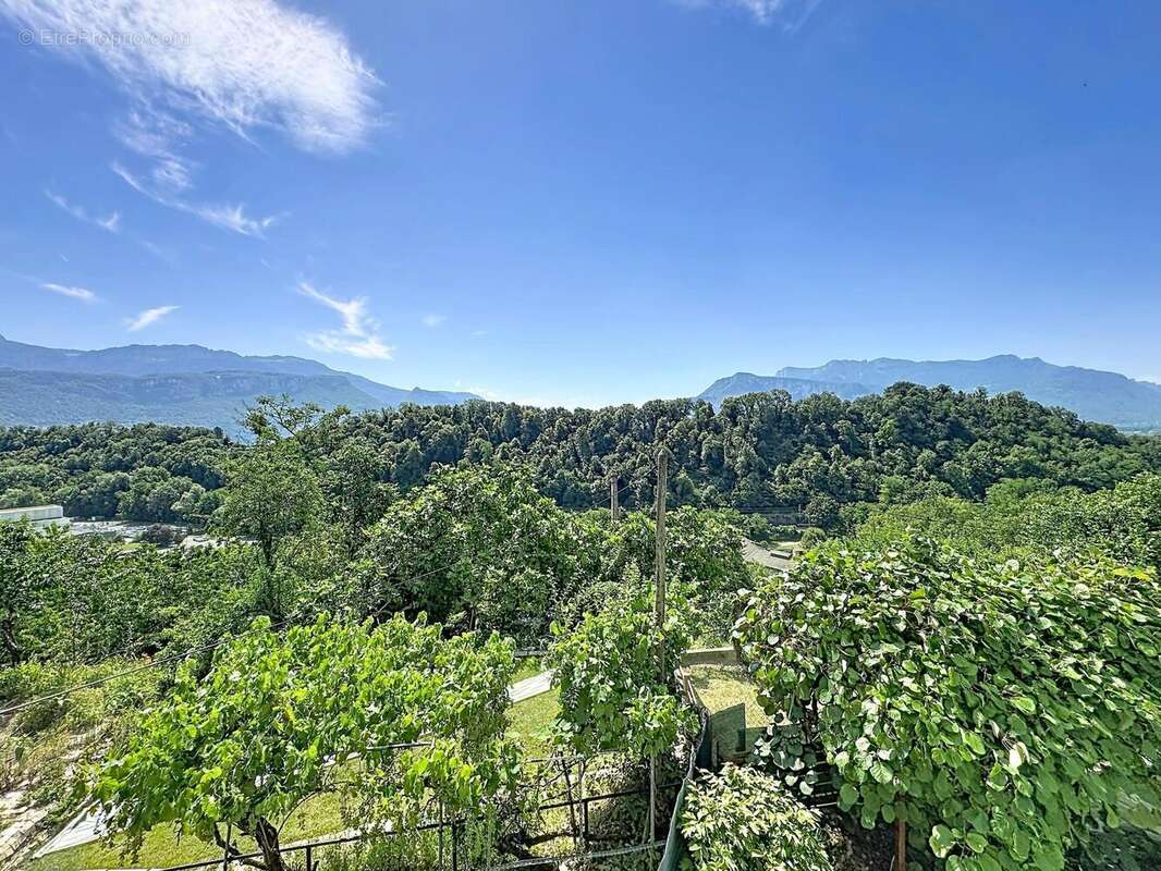 Maison 104 m² à Voiron  - photo 2