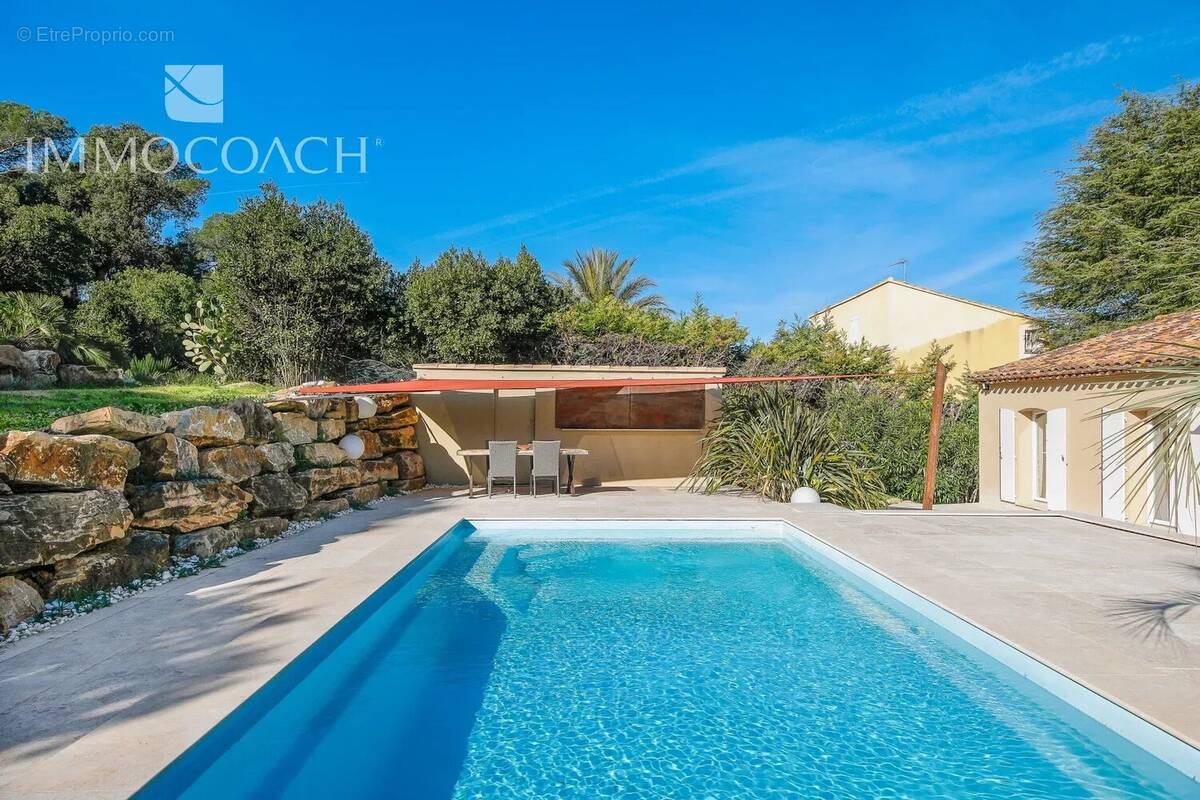 Maison à CARQUEIRANNE