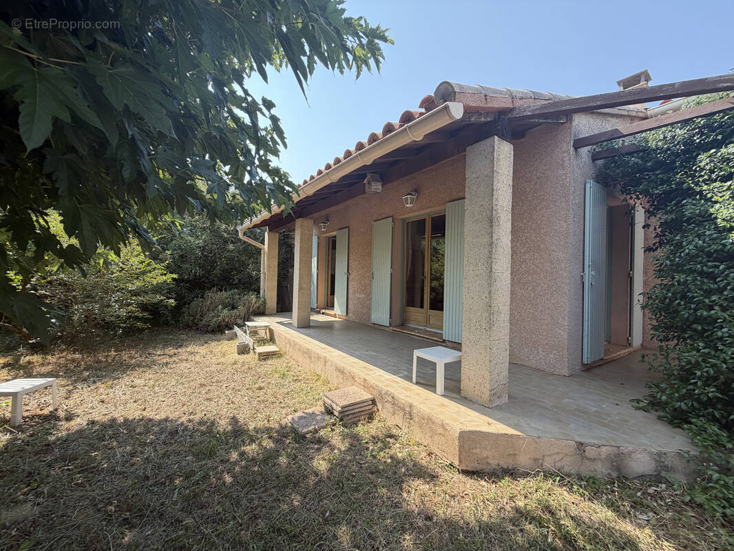 Maison à SAINT-QUENTIN-LA-POTERIE