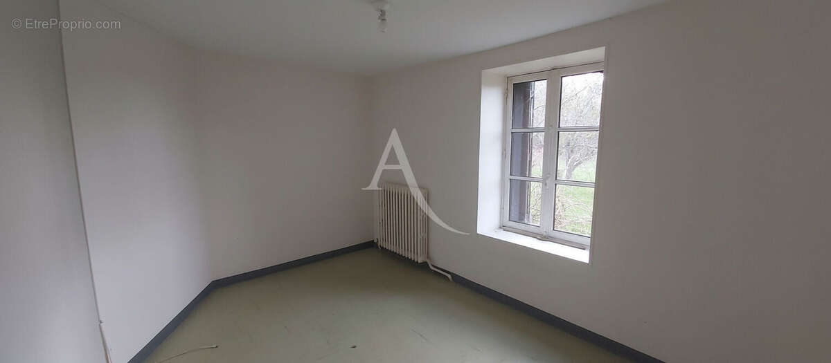 Maison à SAINT-JEAN-DE-BRAYE