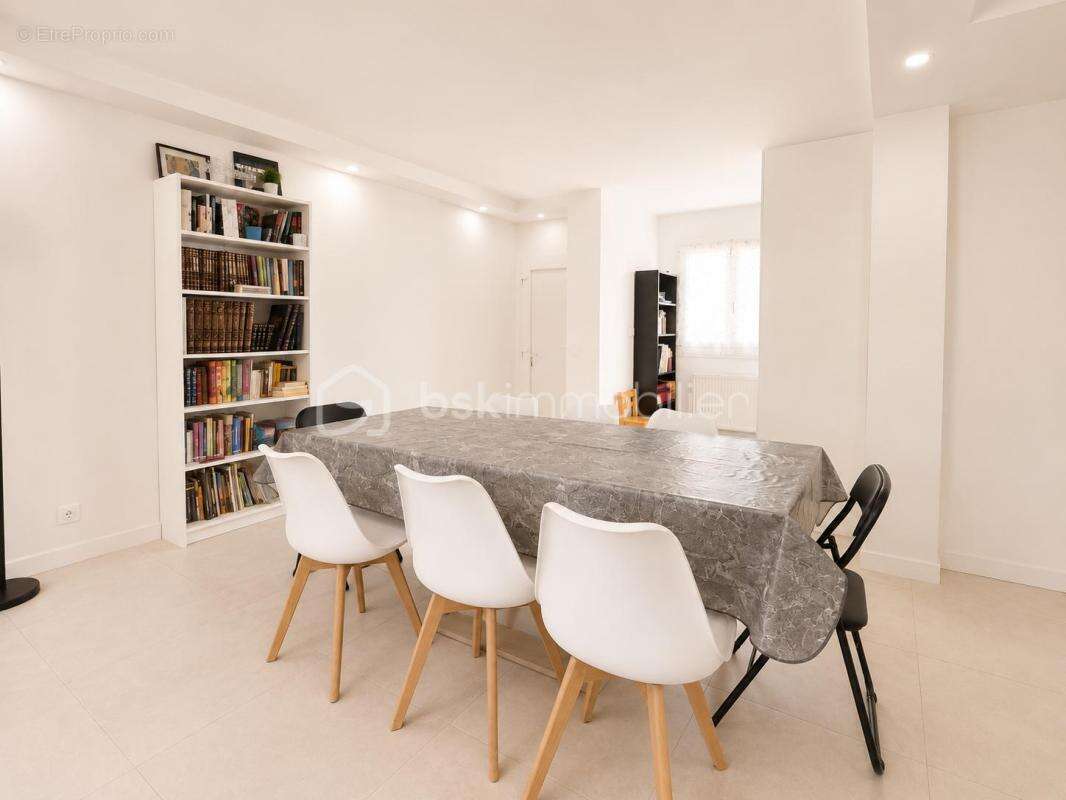 Maison familiale 5 pièces - 85 m ² habitables - Terrain de 216 m² - Combles aménagés de 27 m² - Jardin sans vis-à-vis - photo 5