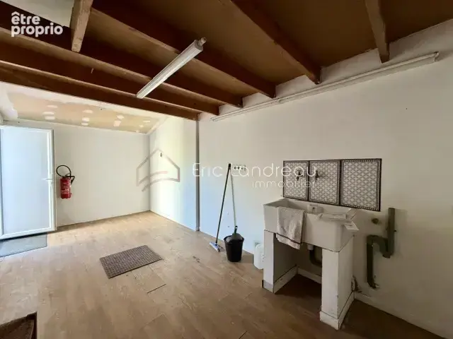 Coeur de ville - Un immeuble mixte comprenant un local commercial et une maison d' habitation - photo 10