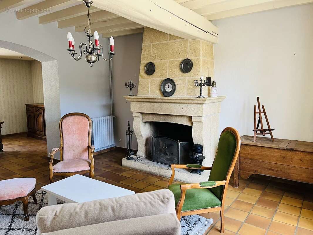 Maison à MONCE-EN-BELIN