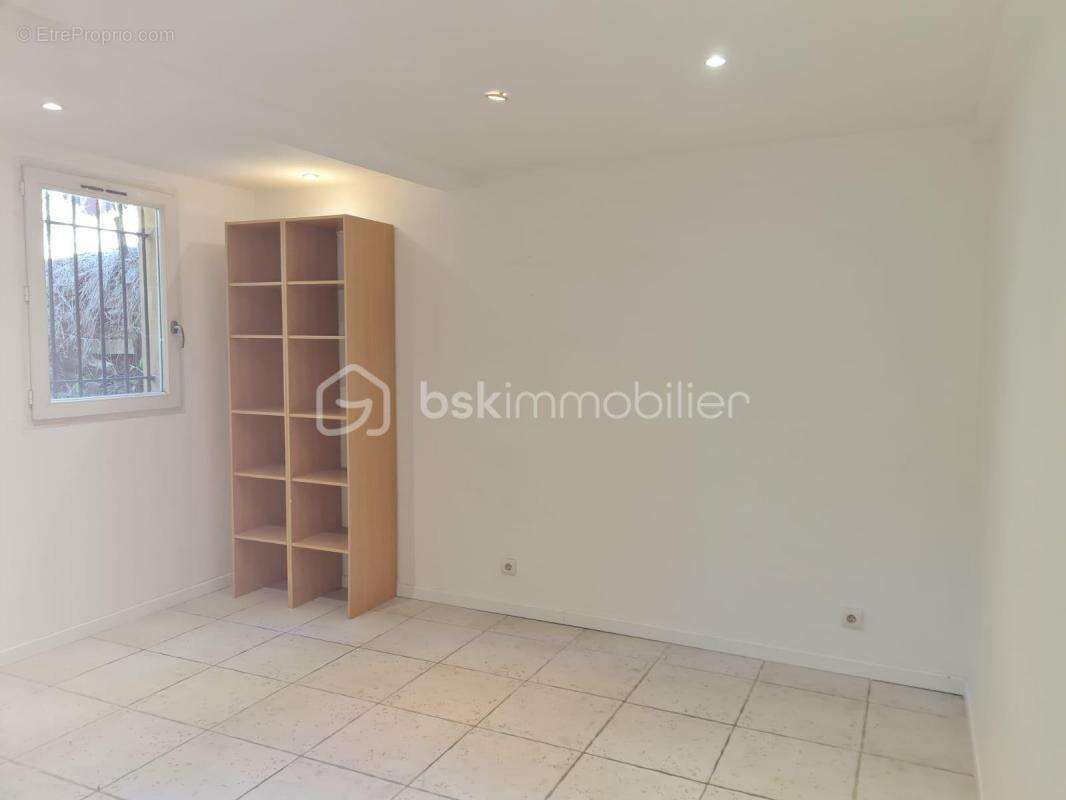 Maison à LA ROQUETTE-SUR-SIAGNE