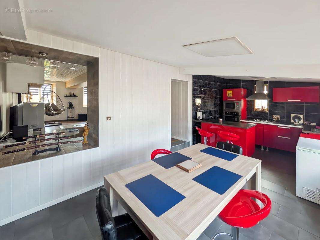 Maison à PERRIERS-EN-BEAUFICEL