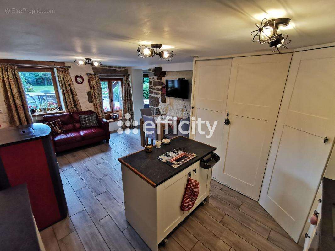 Maison à SAINT-SEVER-CALVADOS