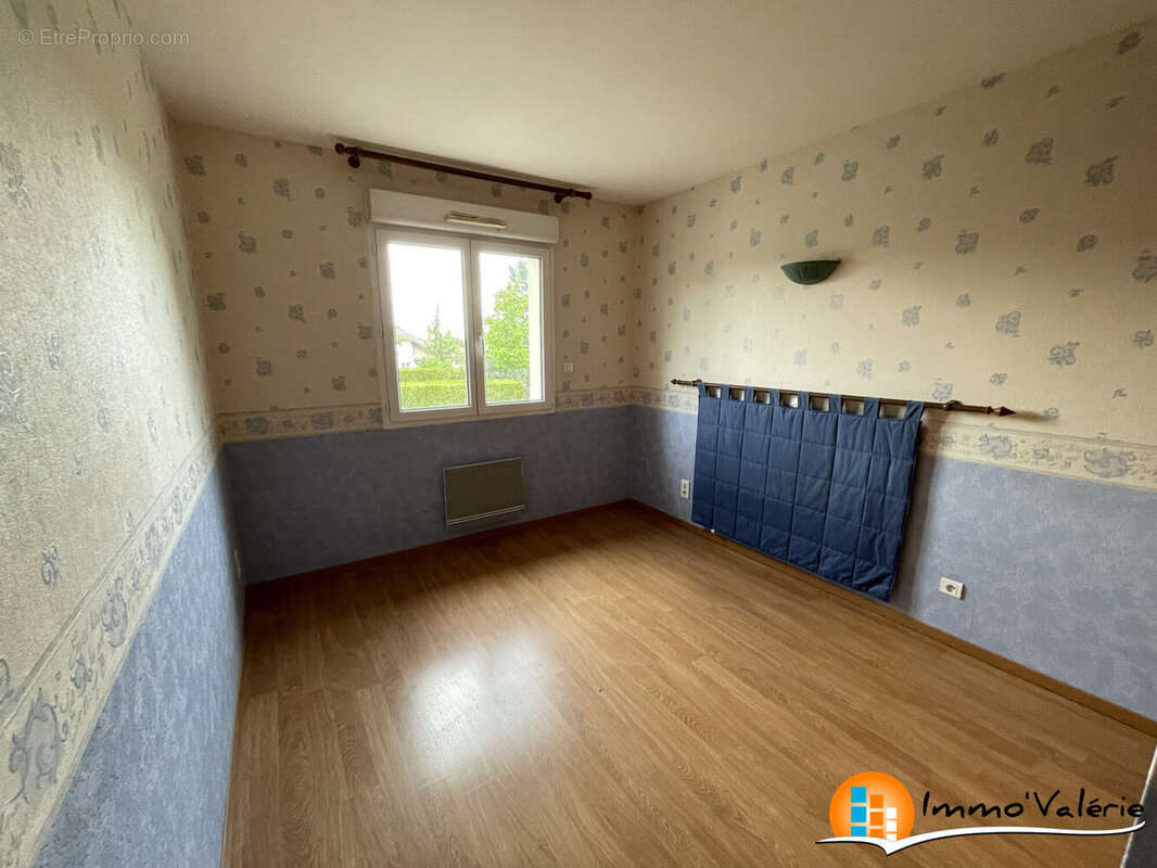 Maison 113 m² à Charmes  - photo 9