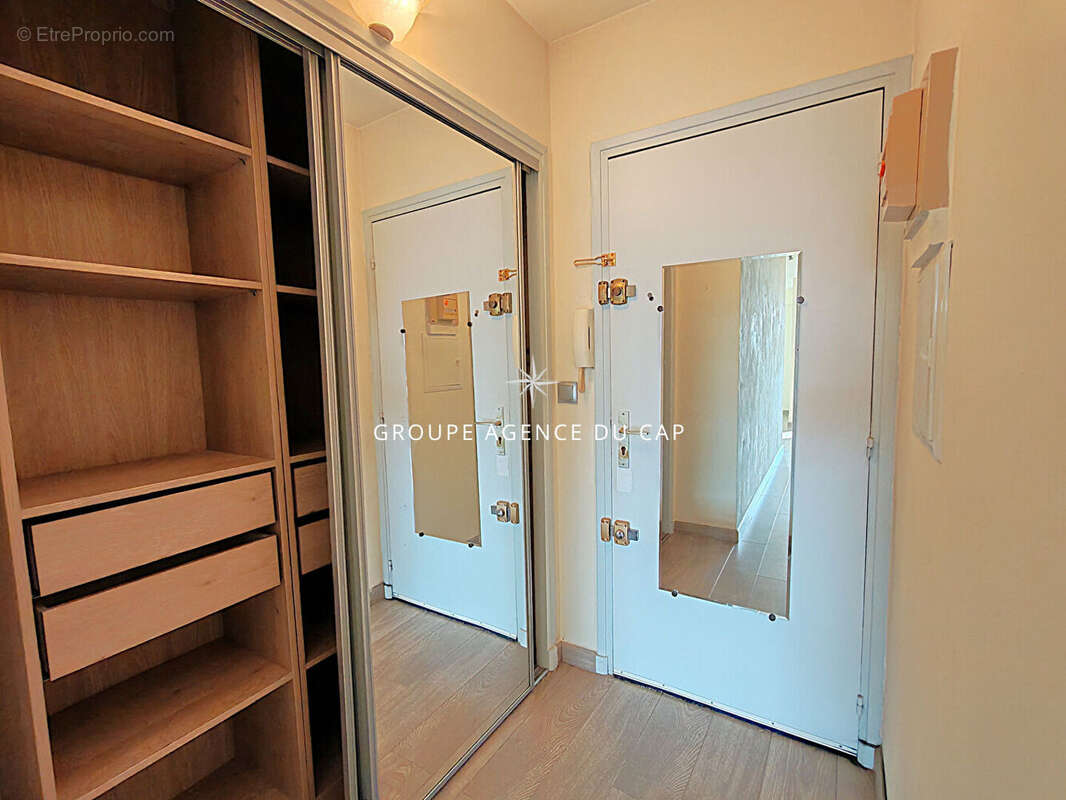 A vendre - appartement 2 pieces centre ville - 200m de la mer - garage en option - saint aygulf - photo 3