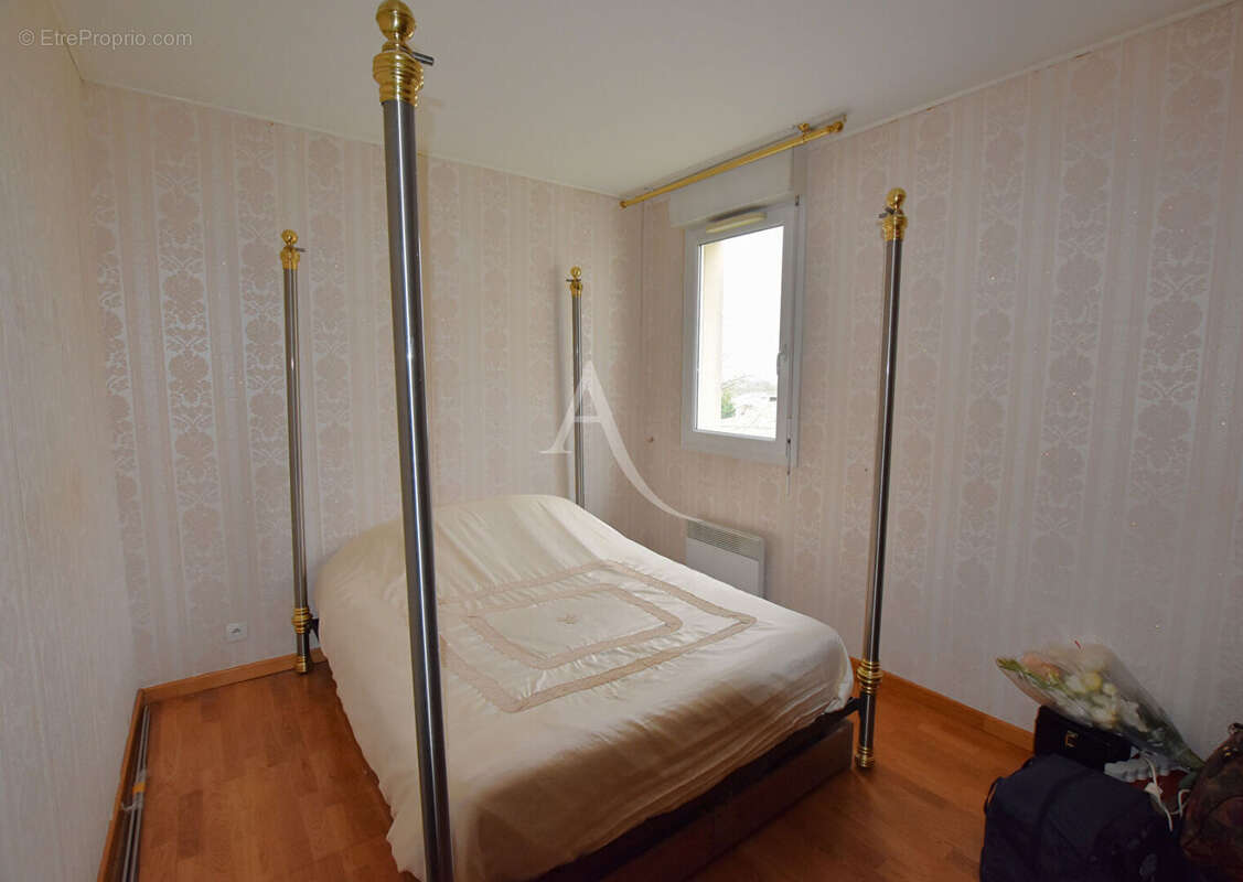 Appartement à COMBS-LA-VILLE