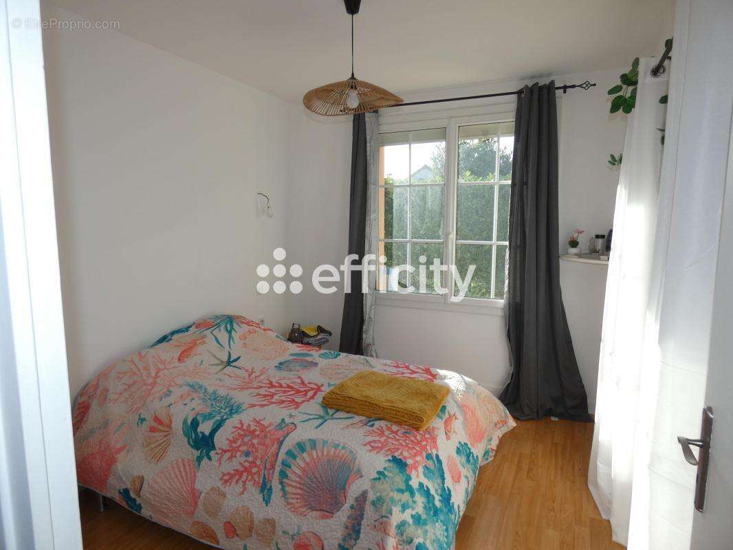 Maison 230 m² à Gannat  - photo 9