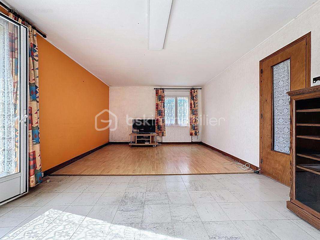 Maison à MONTFARVILLE