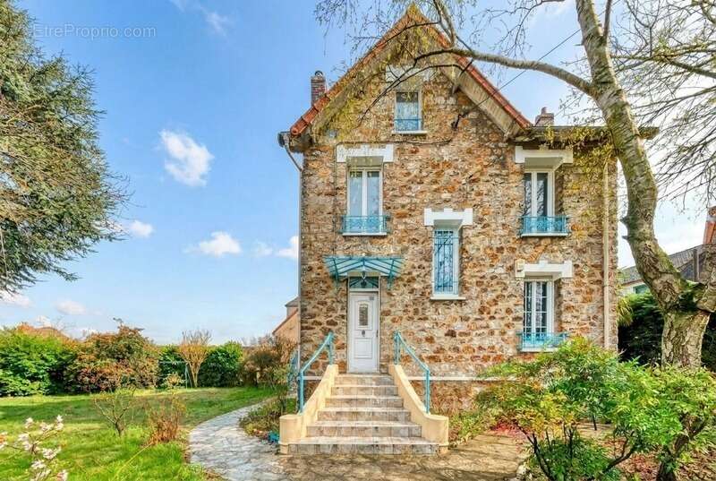 Maison à SAVIGNY-SUR-ORGE