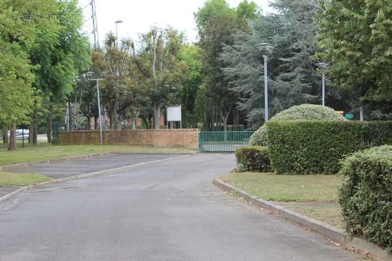 Commerce à MONTIGNY-LE-BRETONNEUX