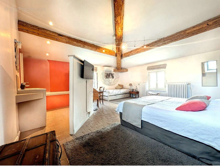 Maison à SAINT-GENIS-LAVAL