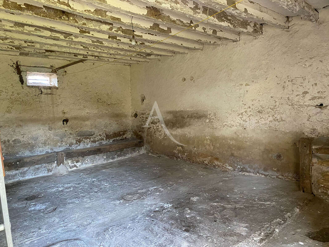 Maison à SAINT-SULPICE-DE-POMMERAY