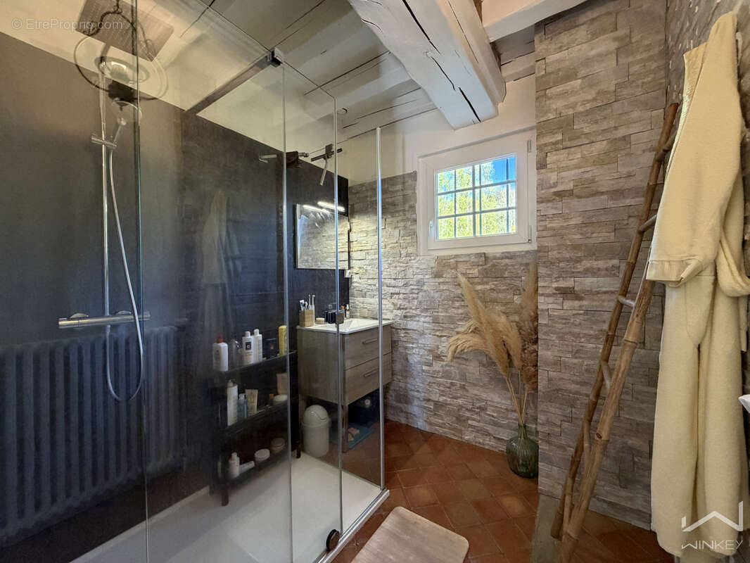 Maison familiale avec 5 chambres, sous-sol total et jardin. - photo 6