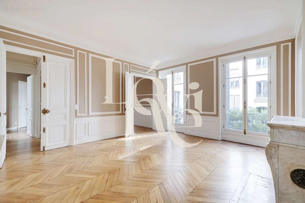 Appartement à PARIS-17E