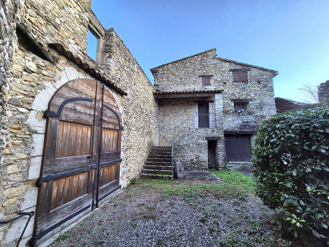 Maison à LEZAN
