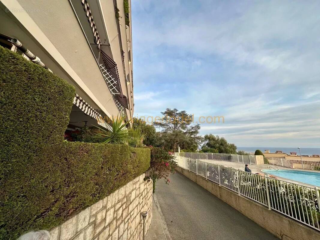 Appartement à SAINT-LAURENT-DU-VAR
