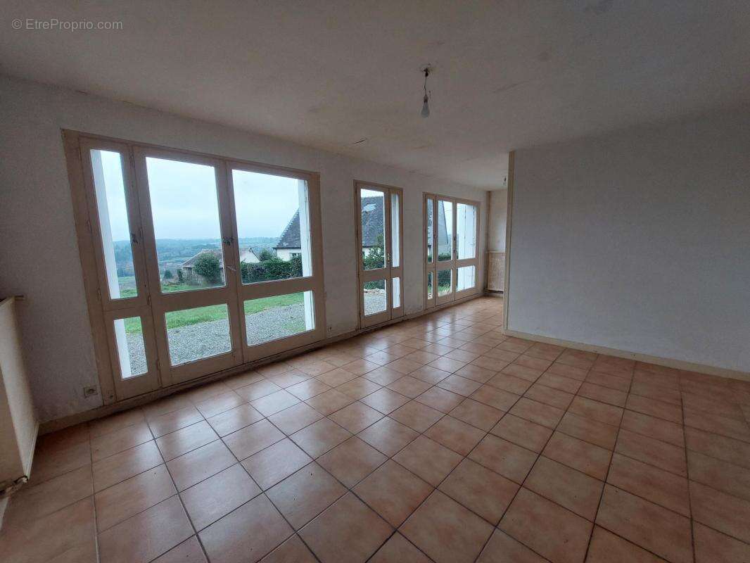 Maison à BELLE-ISLE-EN-TERRE