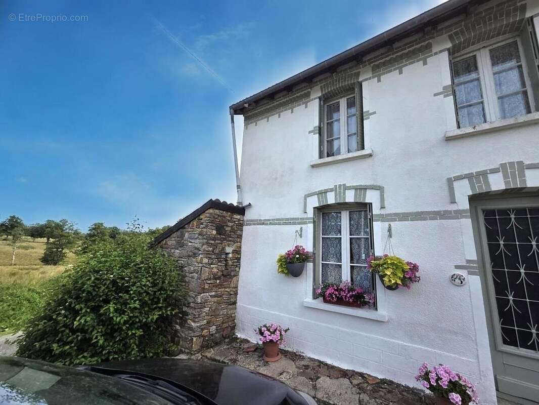 Photo 2 - Maison à BUSSIERE-POITEVINE