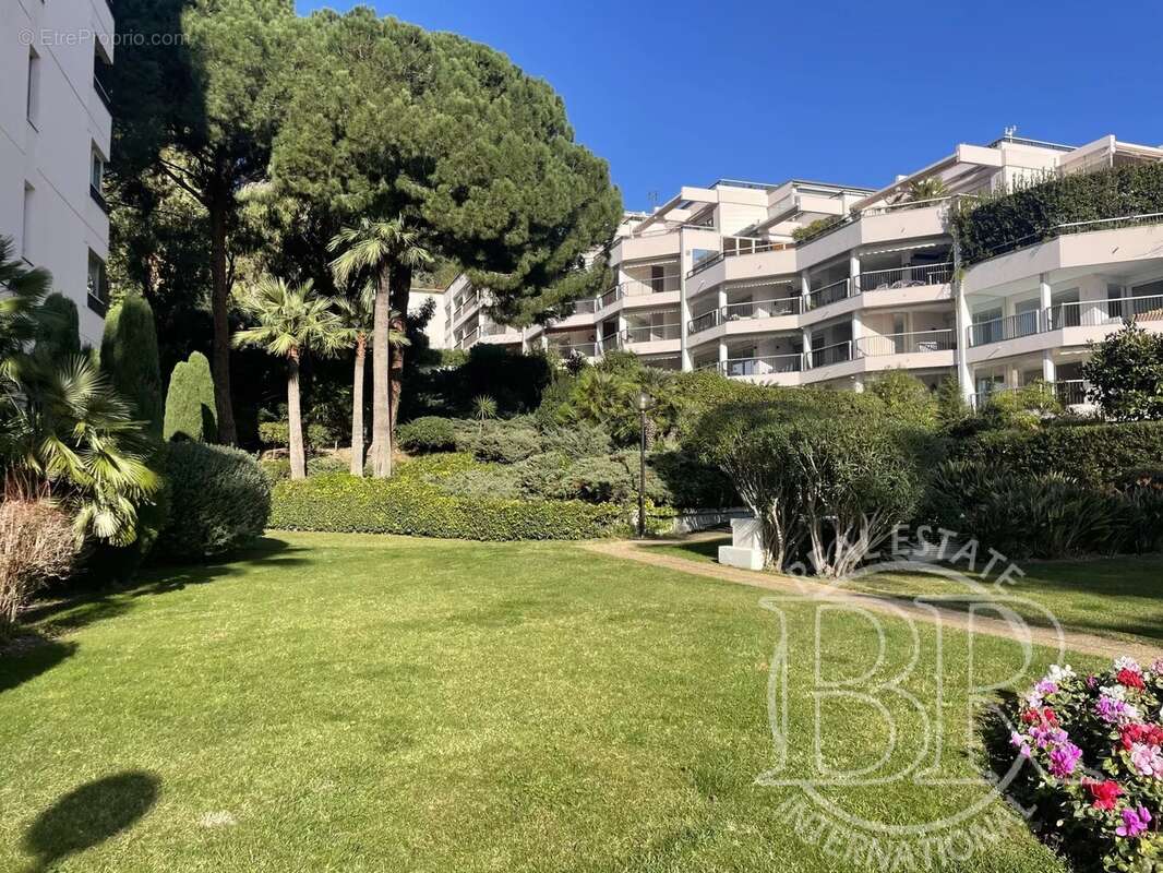 Appartement à VALLAURIS