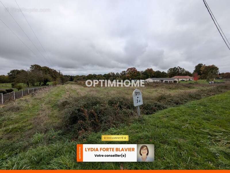 Terrain à SAINT-HILAIRE-LES-PLACES