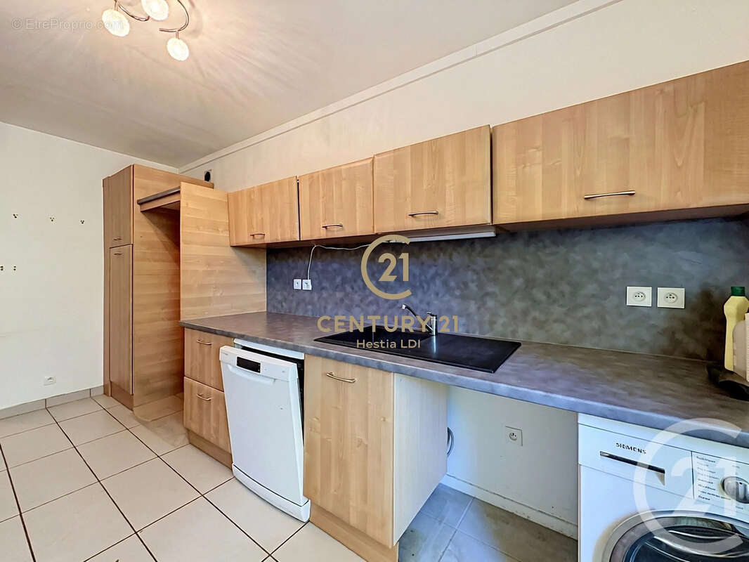 Appartement 72 m² à Givors  - photo 2