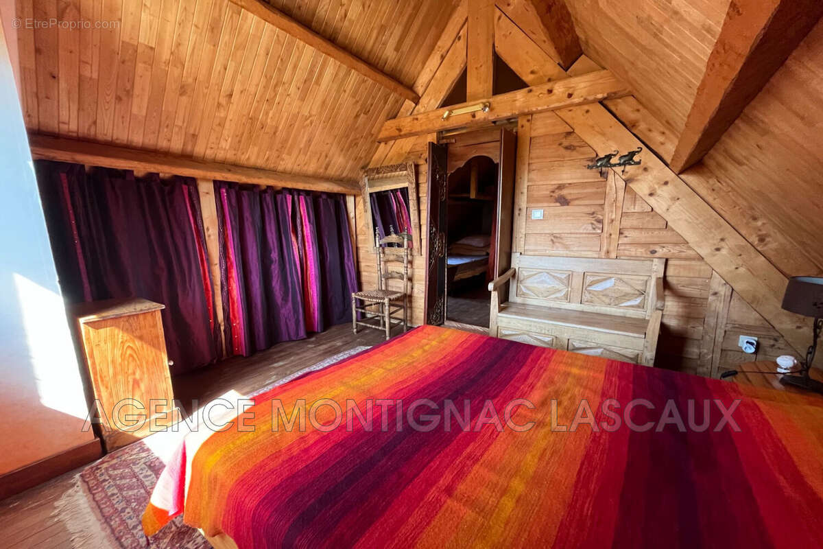 Maison 257 m² à Plazac  - photo 7