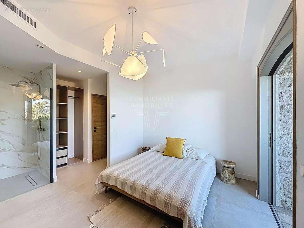 Maison à MANDELIEU-LA-NAPOULE