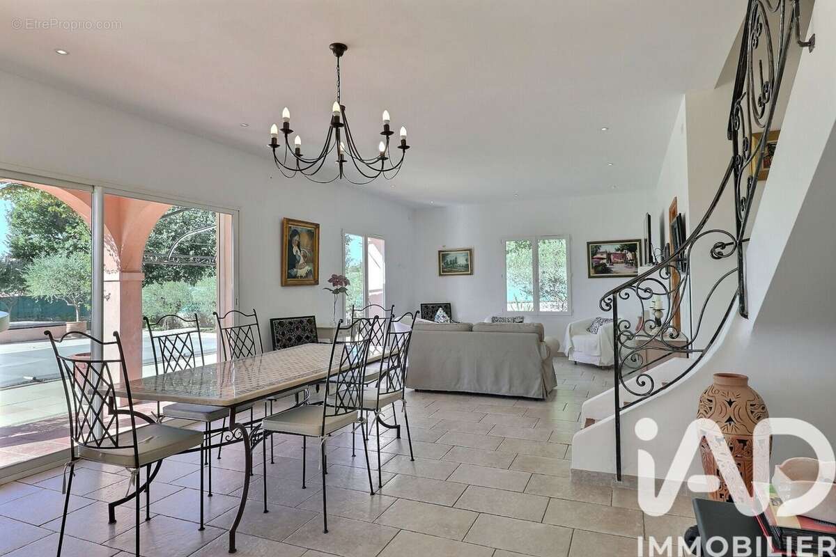 Photo 4 - Maison à REGUSSE