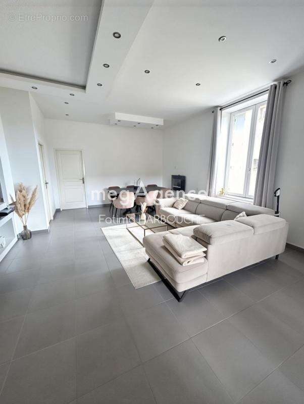 Appartement à LE CHAMBON-FEUGEROLLES