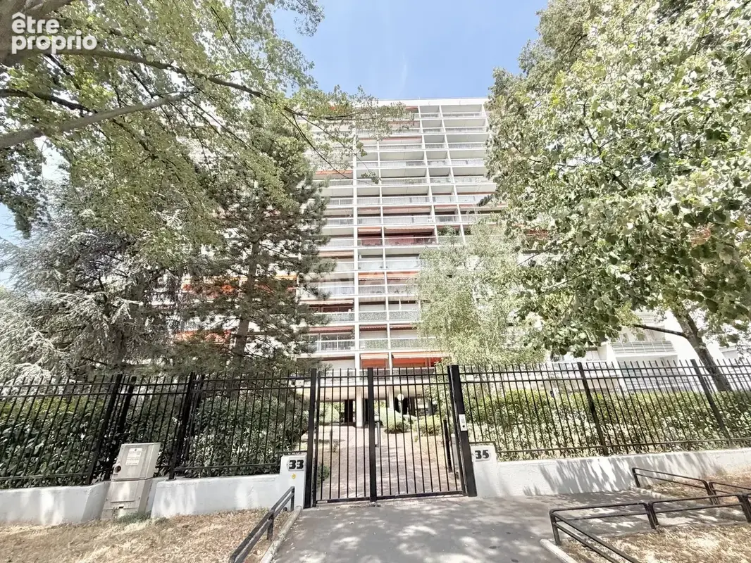 A VENDRE - 3 pièces très lumineux avec 2 balcons parking et cave - photo 5