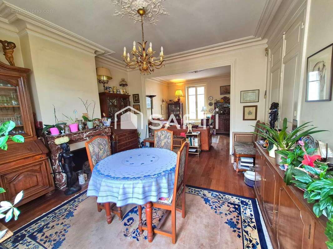 Maison 255 m² à Descartes  - photo 7