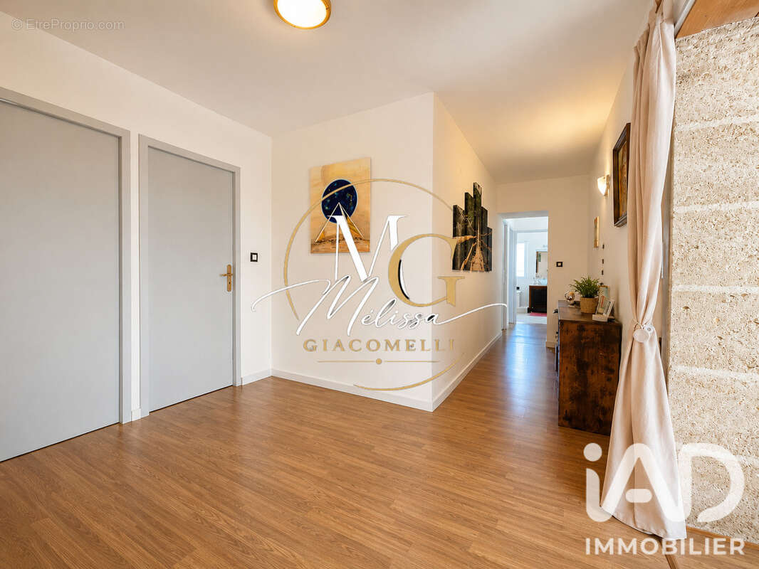 Maison 170 m² à Sauveterre-De-Guyenne  - photo 4