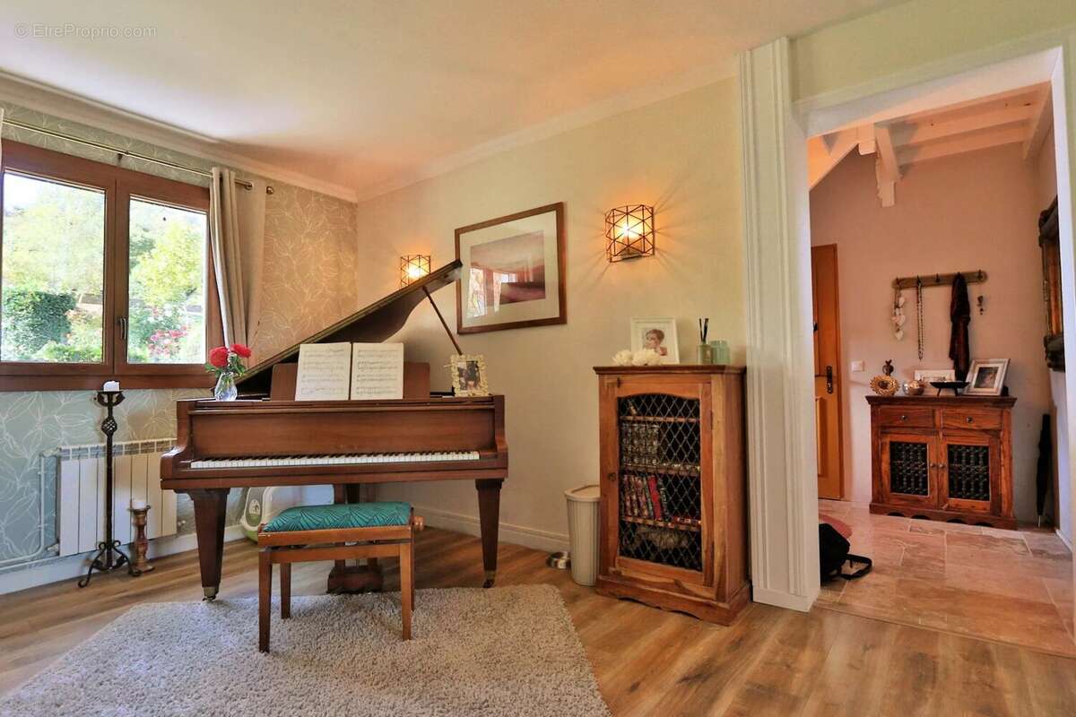 Maison à AURIONS-IDERNES