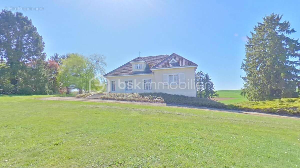 Maison à THORIGNY-SUR-OREUSE