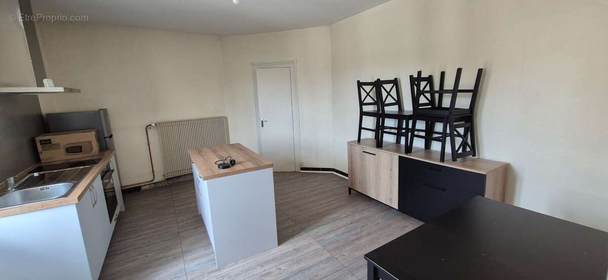 Maison de ville composée de deux appartements, 110 m2, proximité place Victor Hugo, jardin clos, cour avec stationnement - photo 12