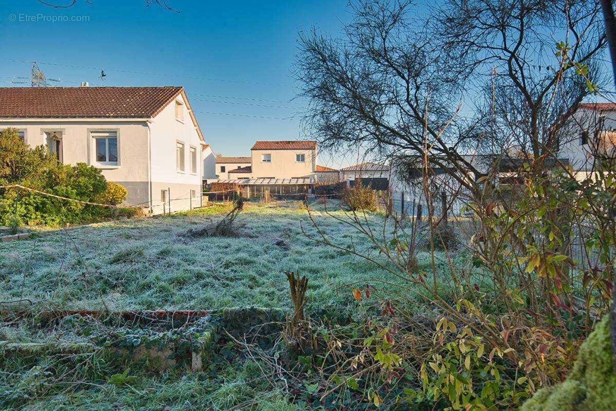 Terrain à LA HAIE-FOUASSIERE