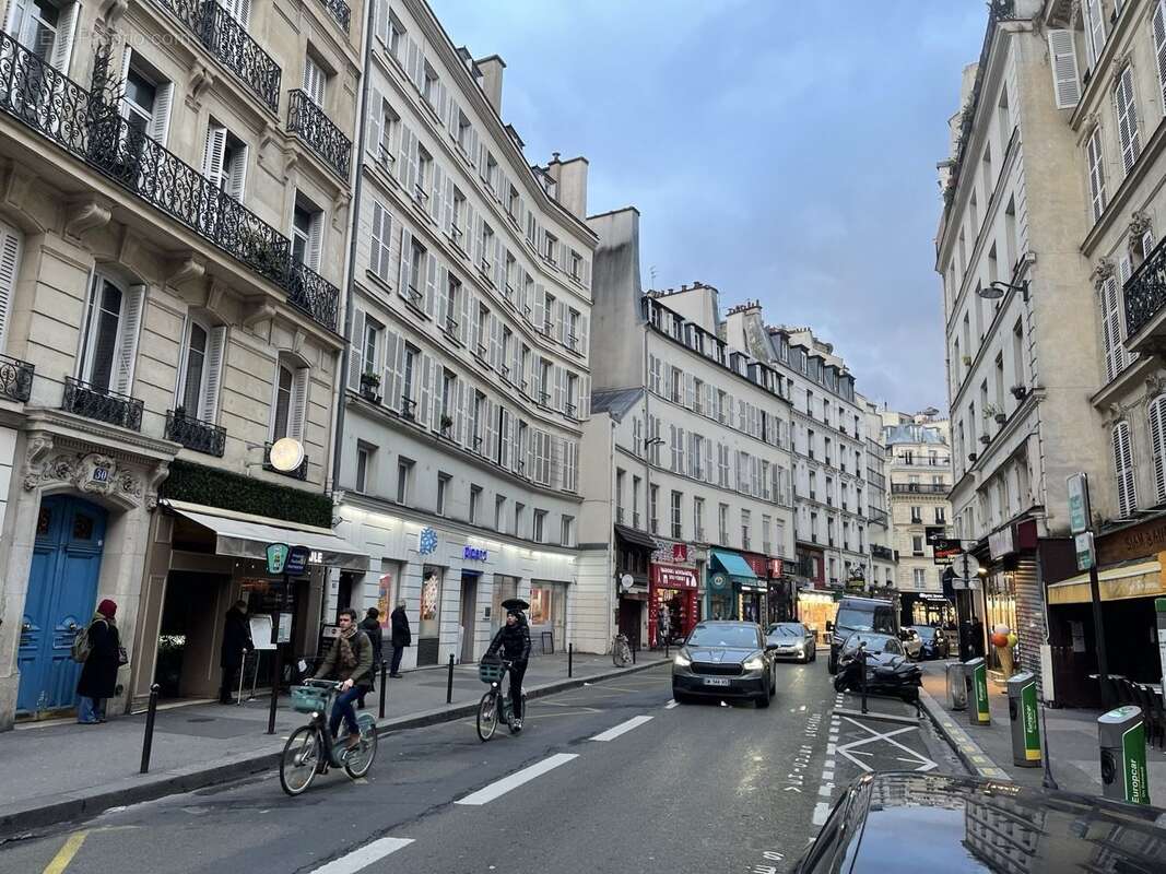 Autre à PARIS-9E