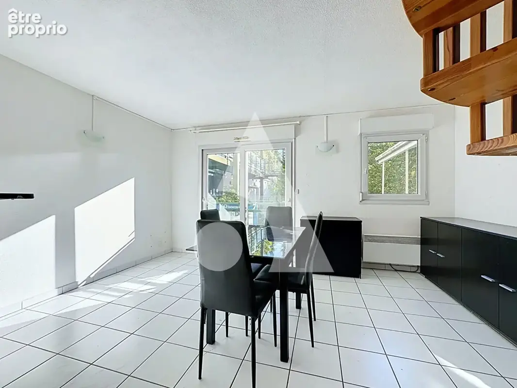 Charmant T2 bis en duplex avec garage et cave ! - photo 2