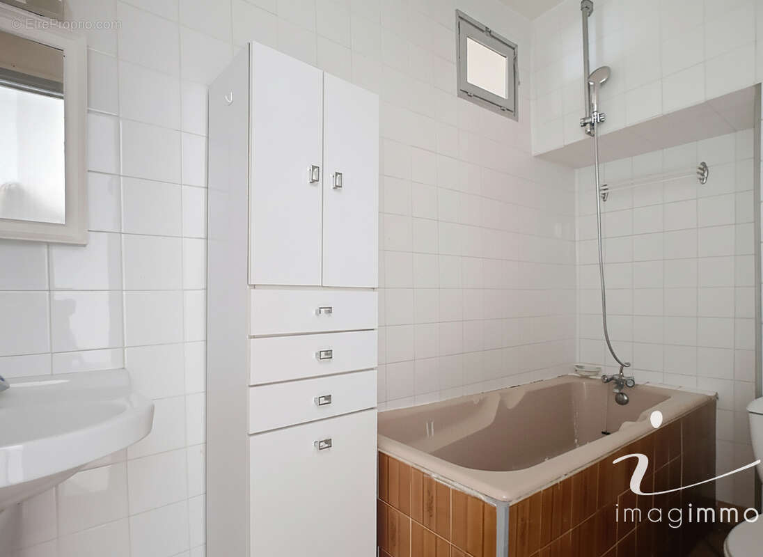 Appartement T2 lumineux avec cour, remise et caves - photo 6