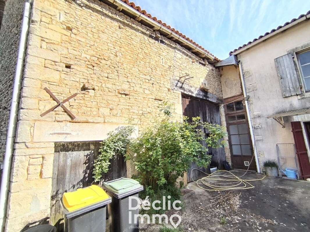 Maison à VERTEUIL-SUR-CHARENTE