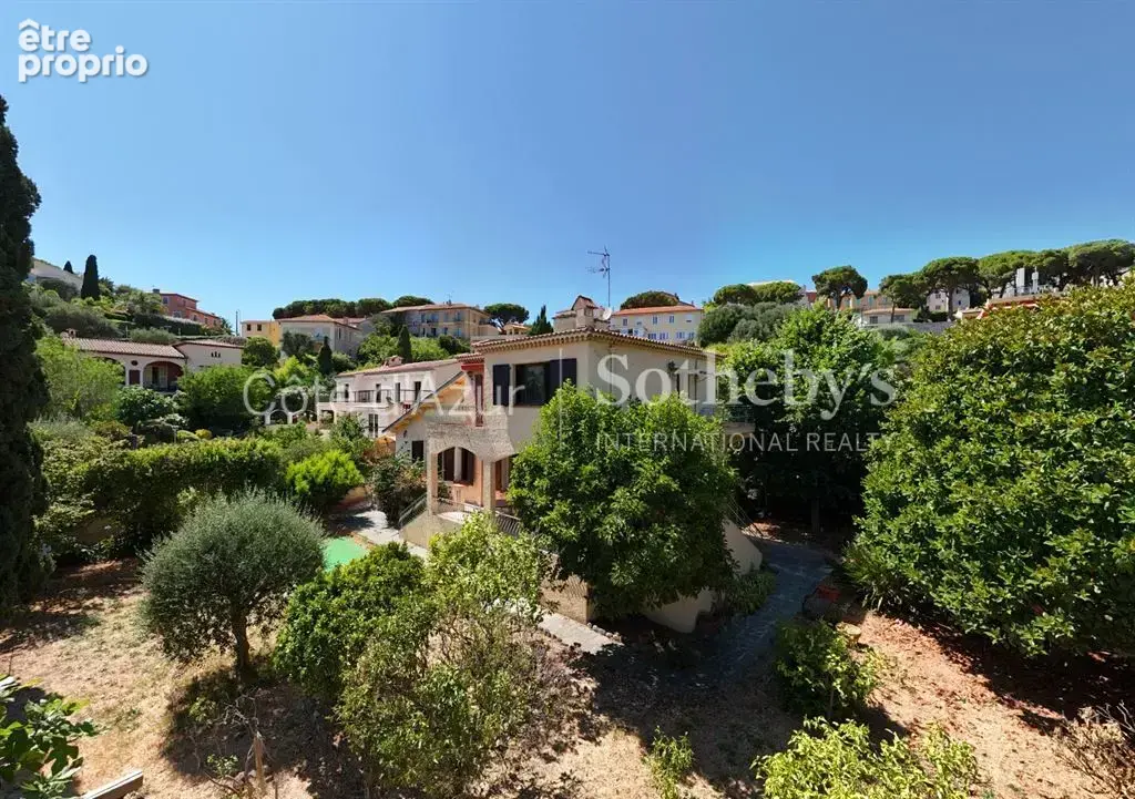 Villefranche-sur-Mer, villa à rénover dans un environnement résidentiel recherché - photo 12