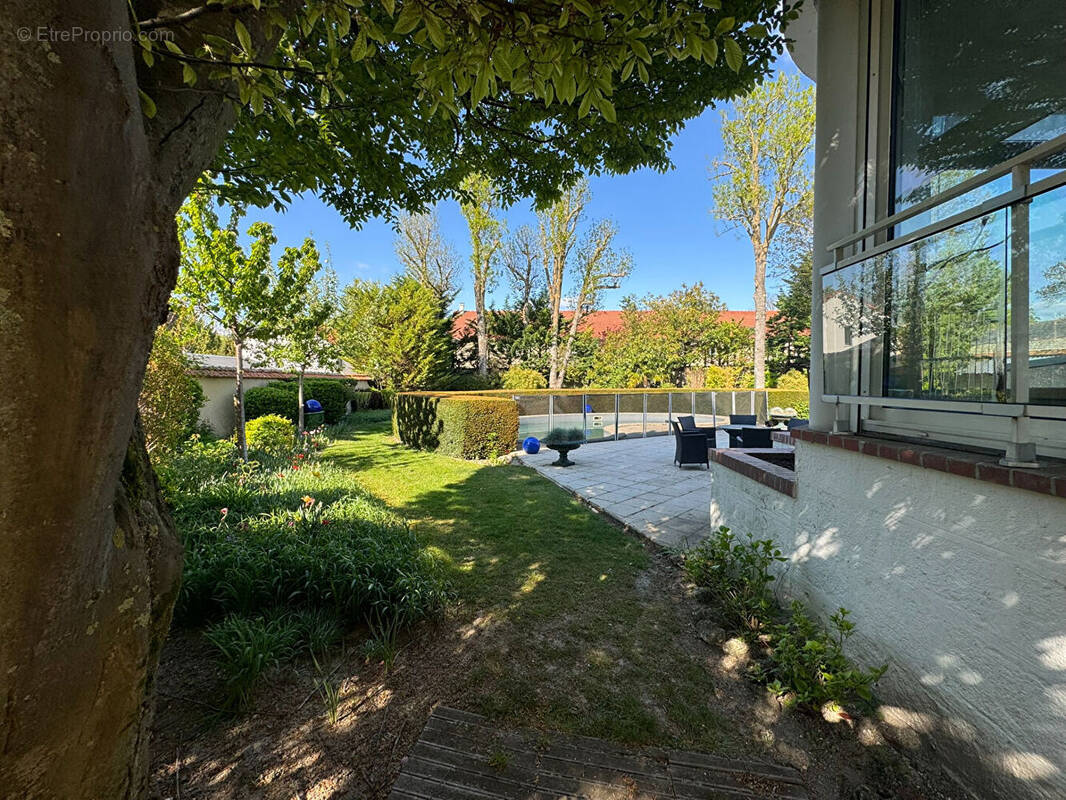 Maison à BEZANNES