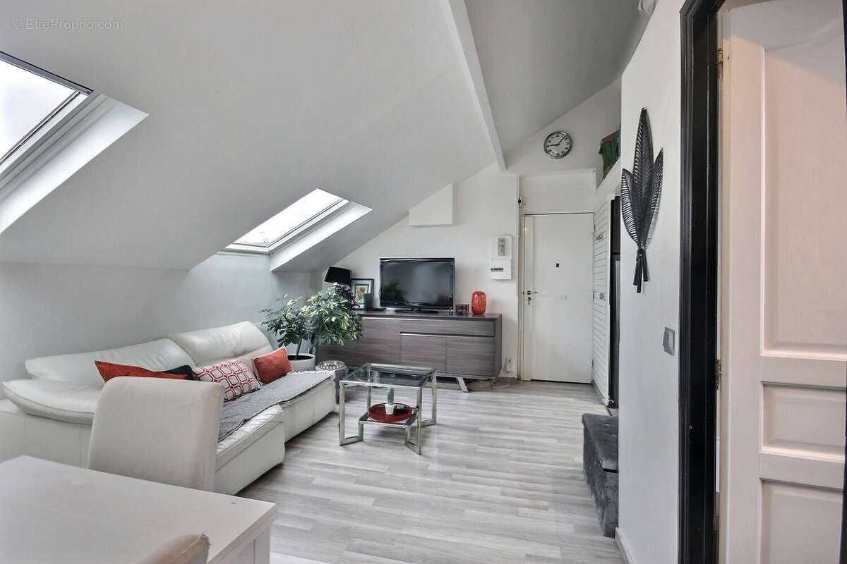 Appartement à COURBEVOIE