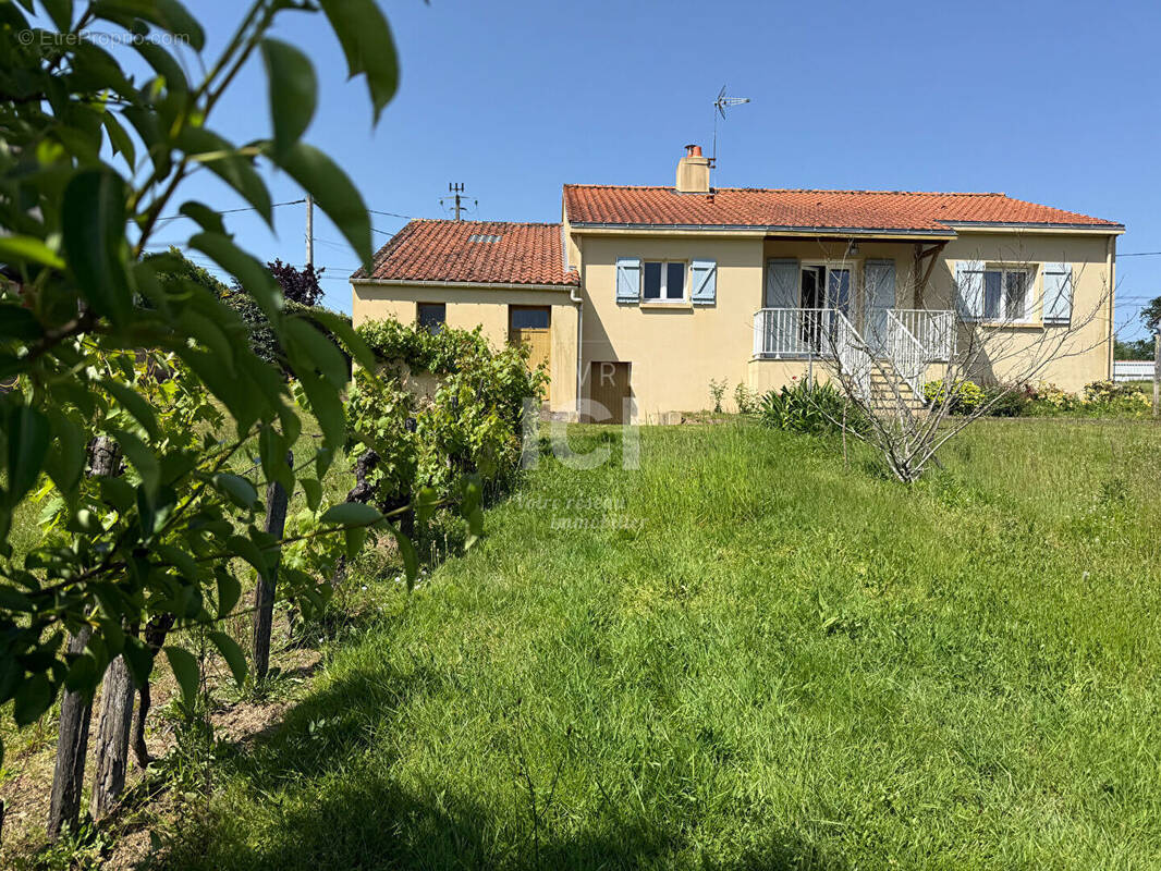 Maison à FROSSAY